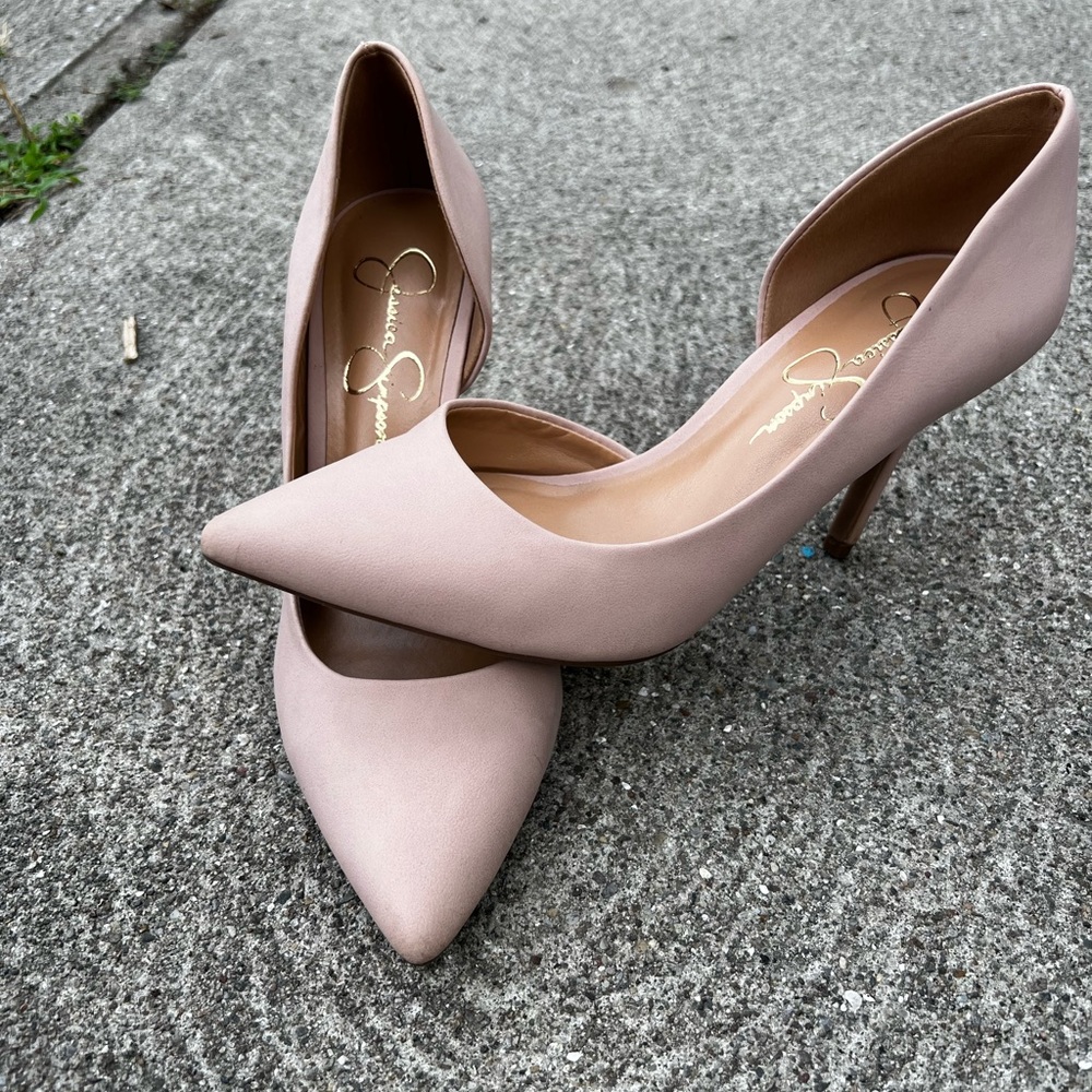 Jessica Simpson pumps